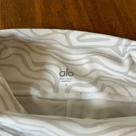 Alo Grey and White Leggings - Picture 9 of 11